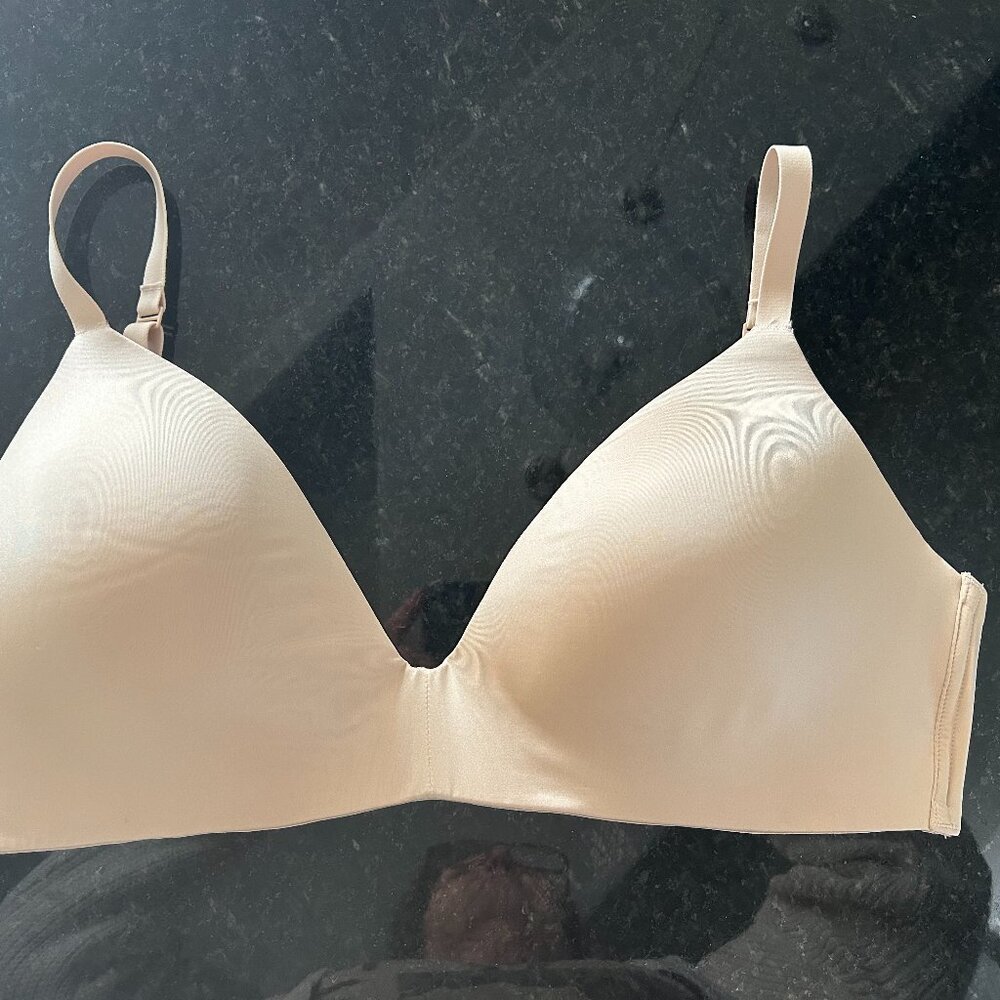 Skims Tee Shirt wireless Demi Bra 38DD
